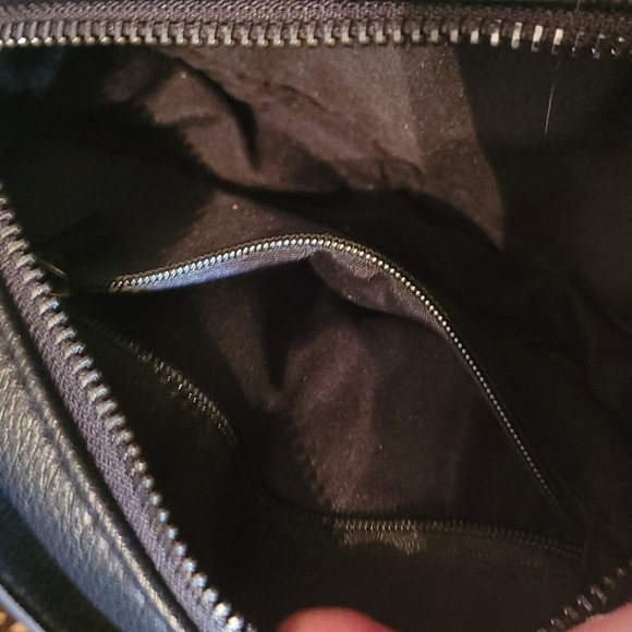 GUESS belt bag, unisex, bought at Niagara Falls Outlet - Picture 2 of 3